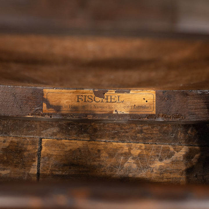 【FISCHEL フィッシェル】エンジェルモチーフのエンボス加工が上品 パネルバック ベントウッドチェア /25G-1