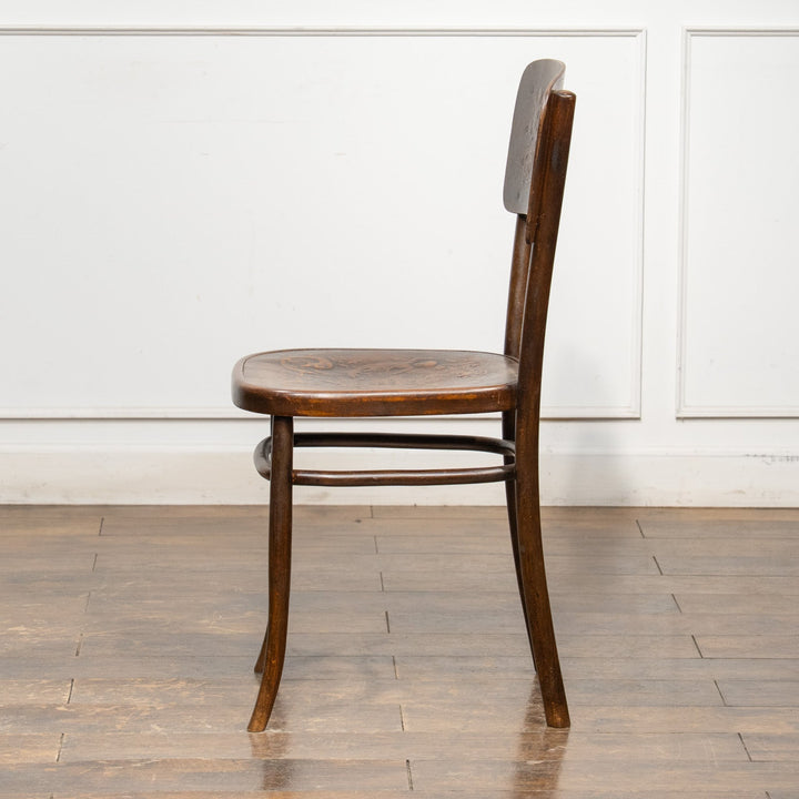 【FISCHEL フィッシェル】エンジェルモチーフのエンボス加工が上品 パネルバック ベントウッドチェア /25G-2