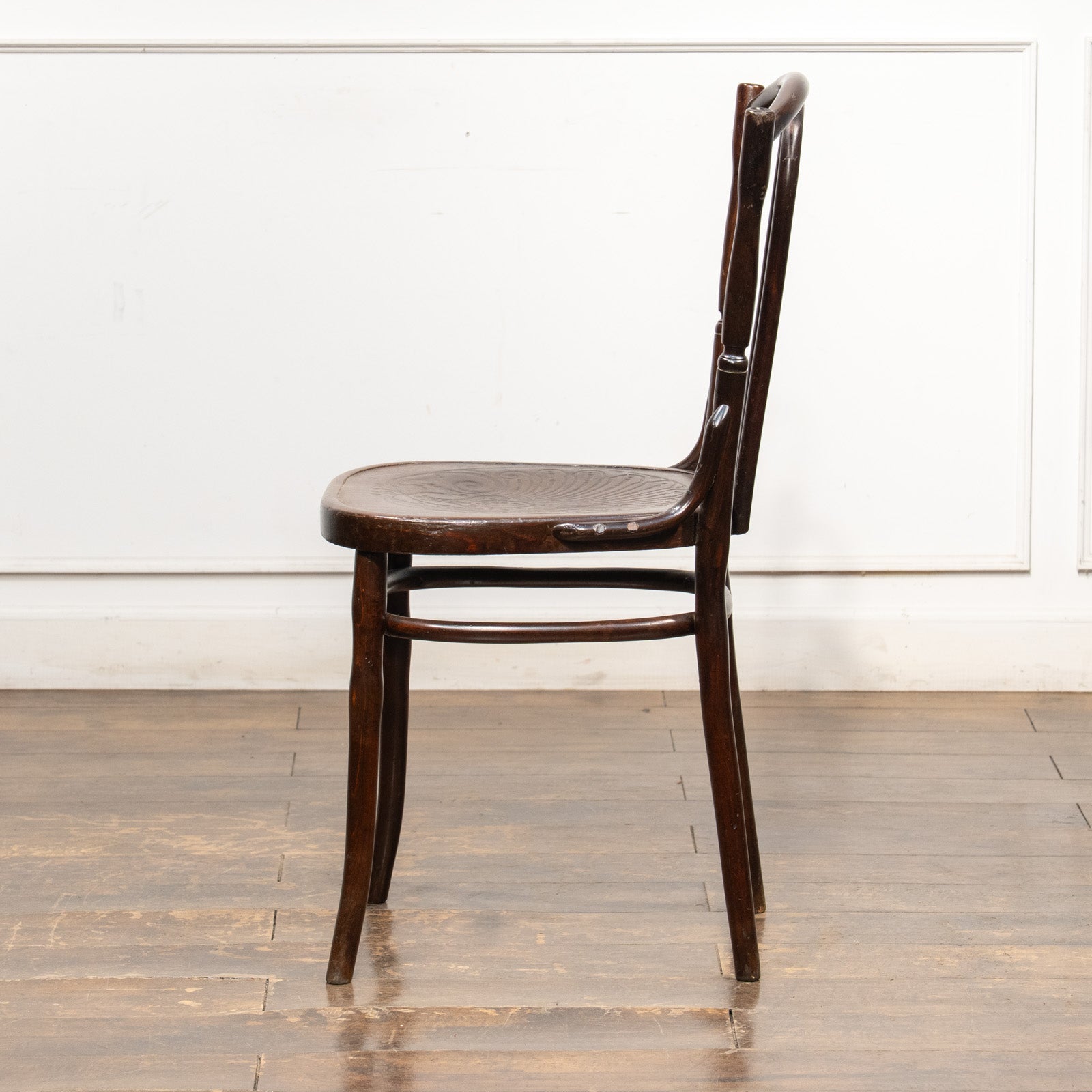 ユーバックの背もたれが優しく支える ビーチ ベントウッドチェア /25G