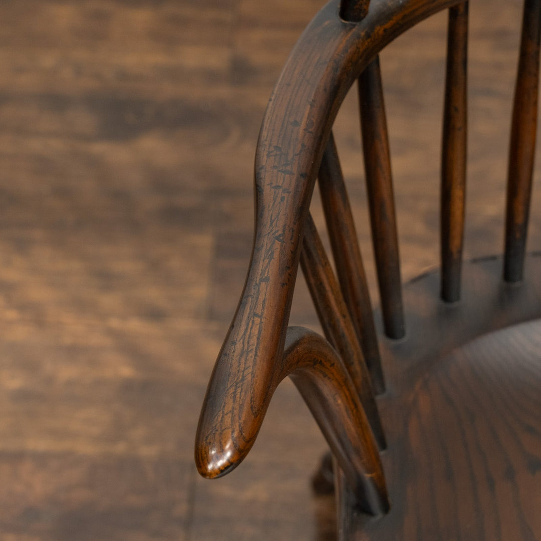 頑丈なダブルボウバックの背もたれが包み込む レアモデル ウィンザー アームチェア /25G-2