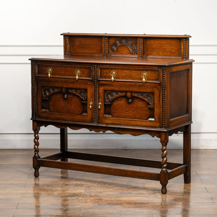 クラシカルな扉のデザインが美しい オーク サイドボード /25G