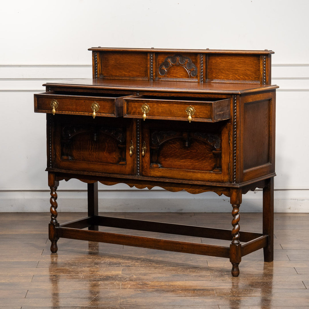 クラシカルな扉のデザインが美しい オーク サイドボード /25G