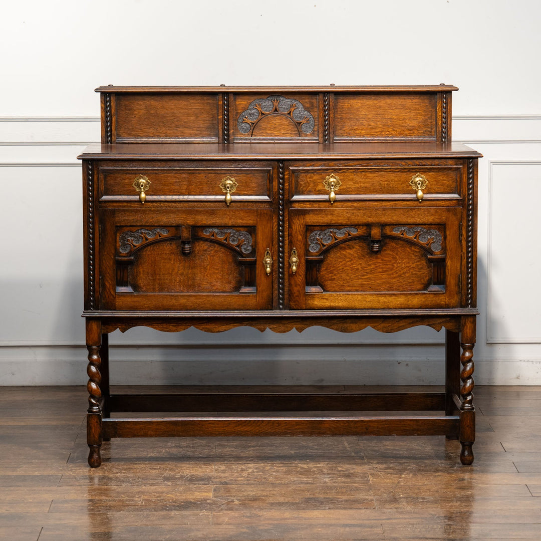 クラシカルな扉のデザインが美しい オーク サイドボード /25G