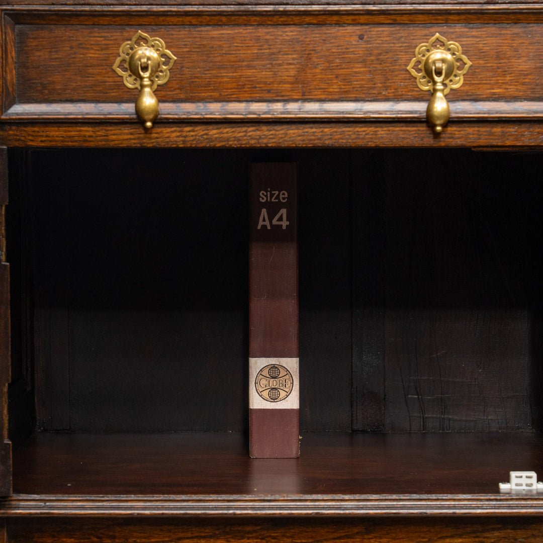 クラシカルな扉のデザインが美しい オーク サイドボード /25G