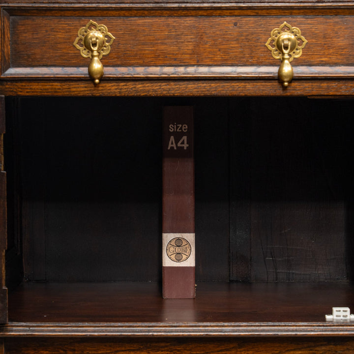 クラシカルな扉のデザインが美しい オーク サイドボード /25G