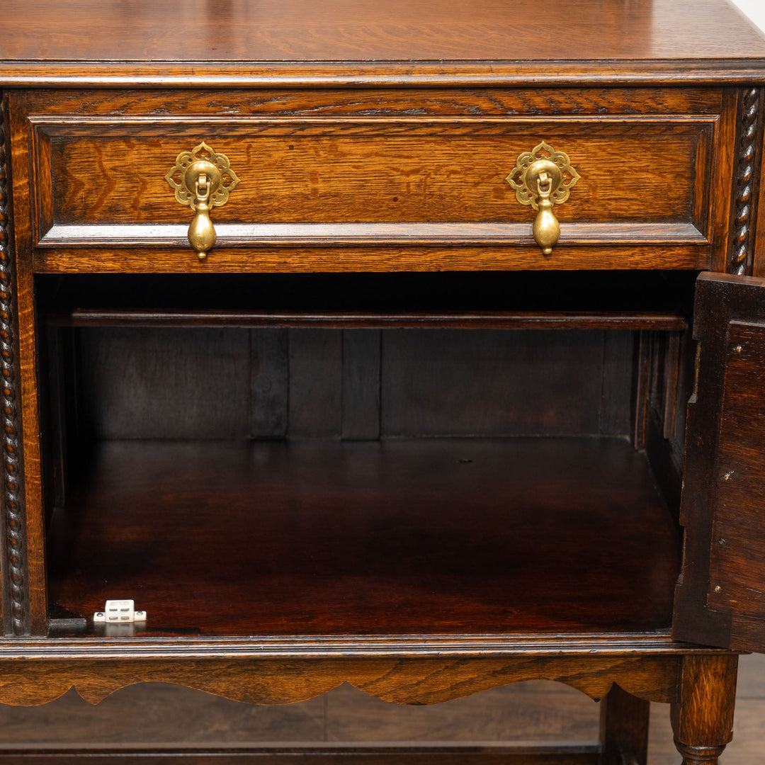 クラシカルな扉のデザインが美しい オーク サイドボード /25G