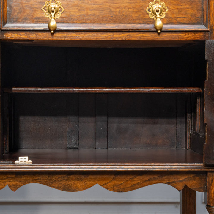 クラシカルな扉のデザインが美しい オーク サイドボード /25G