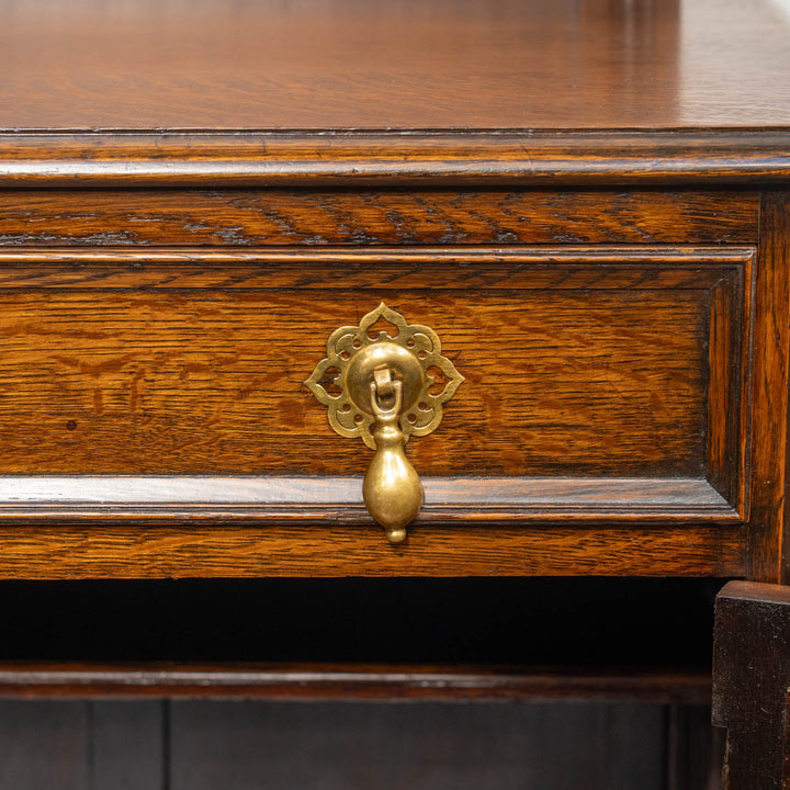 クラシカルな扉のデザインが美しい オーク サイドボード /25G