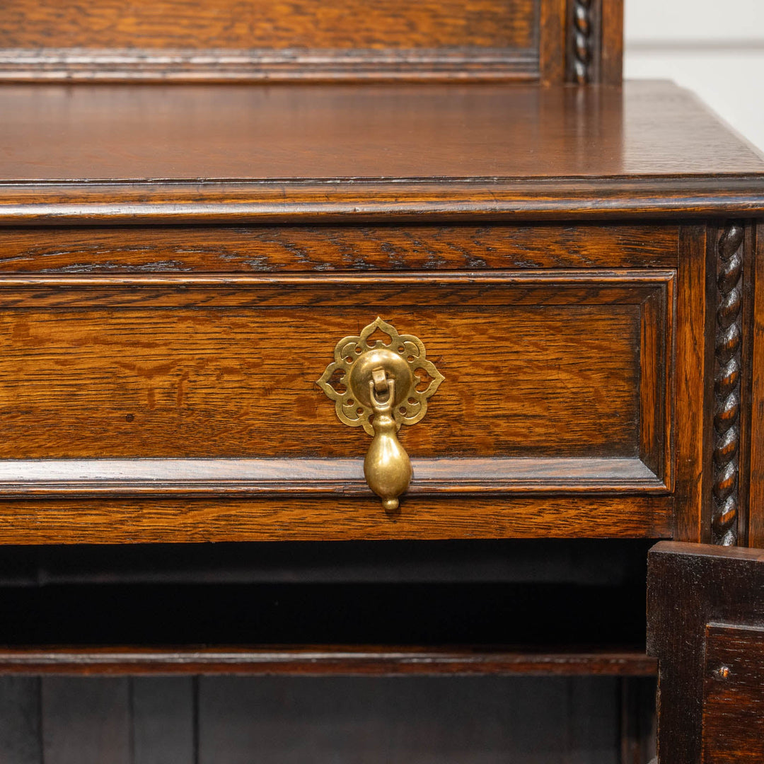 クラシカルな扉のデザインが美しい オーク サイドボード /25G