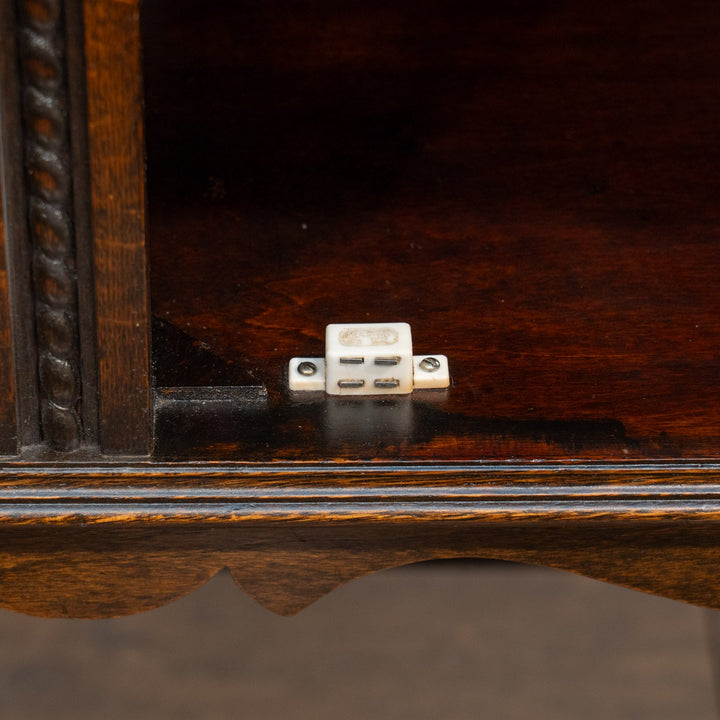 クラシカルな扉のデザインが美しい オーク サイドボード /25G