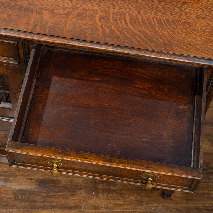 クラシカルな扉のデザインが美しい オーク サイドボード /25G