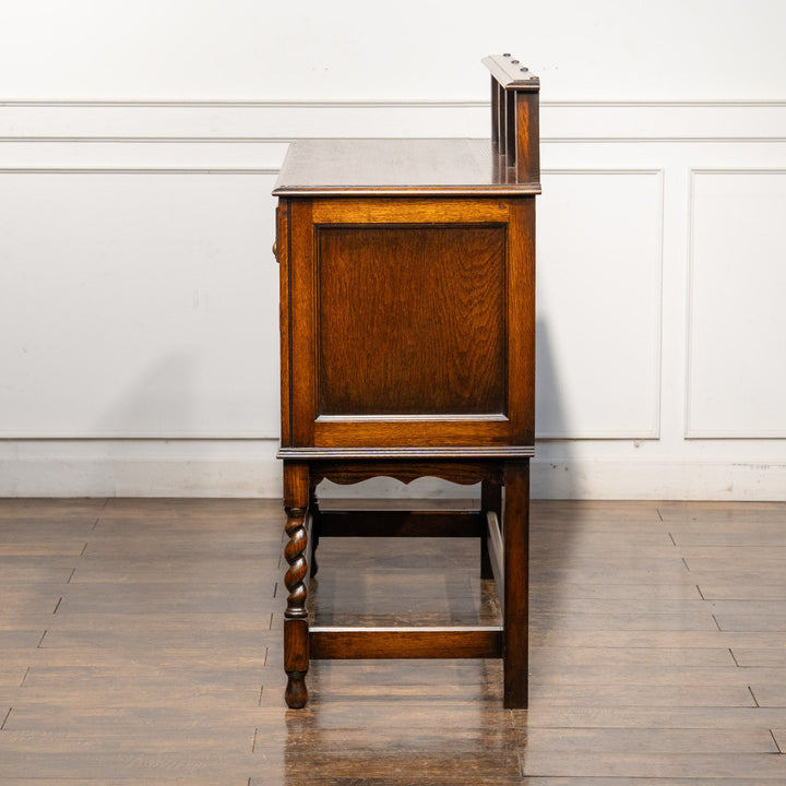 クラシカルな扉のデザインが美しい オーク サイドボード /25G