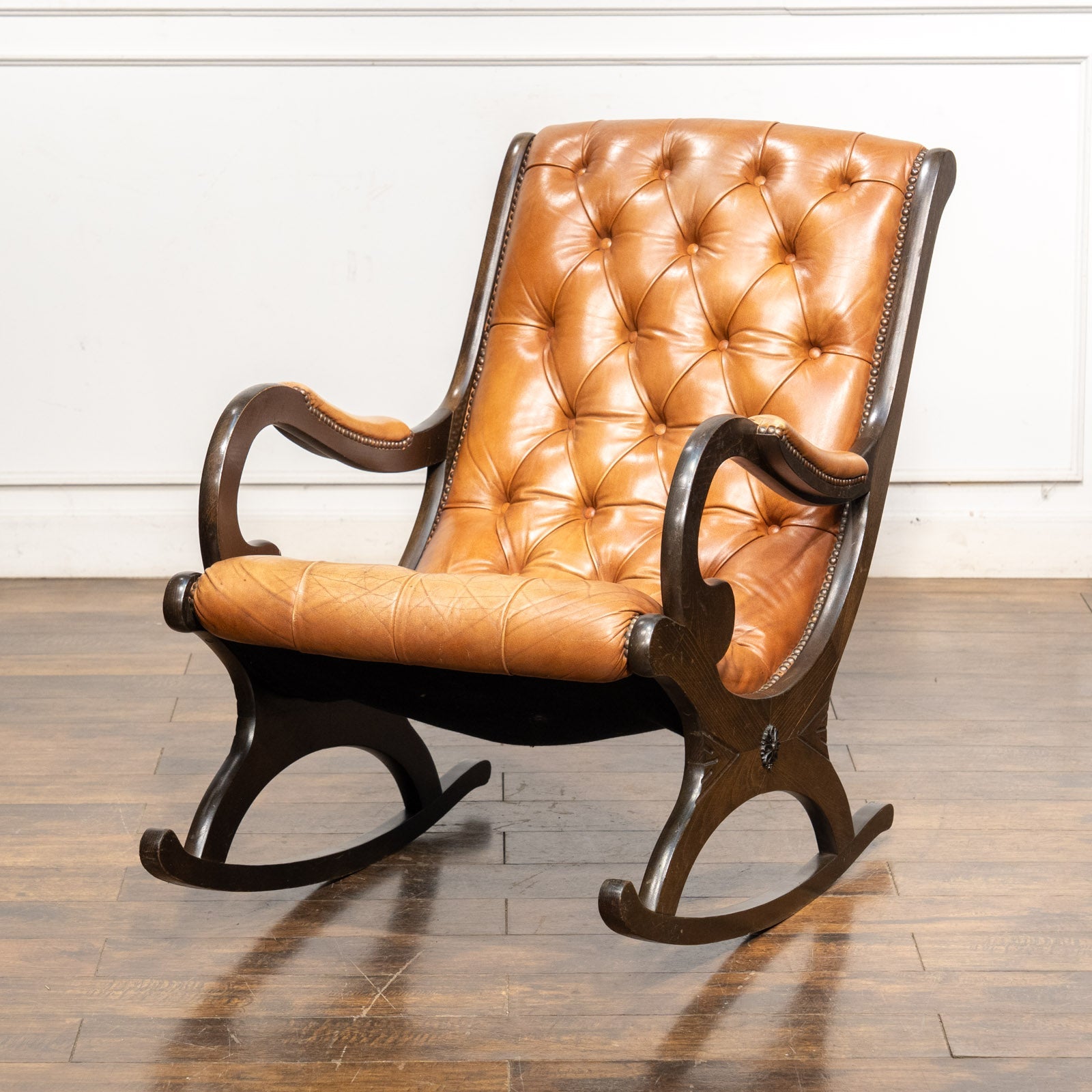 イタリア製　本革クラシック　ロッキングチェア　アンティーク　チェスターフィールド イタリア製 本革クラシック ロッキングチェア アンティーク チェスター