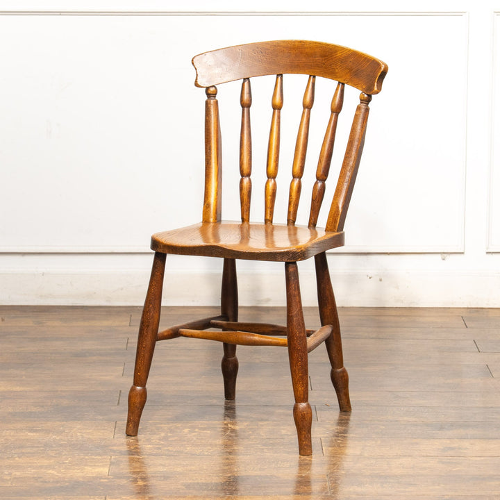 ナチュラルやカントリーテイストなお部屋作りにぴったり スピンドルバック キッチンチェア /25G-4