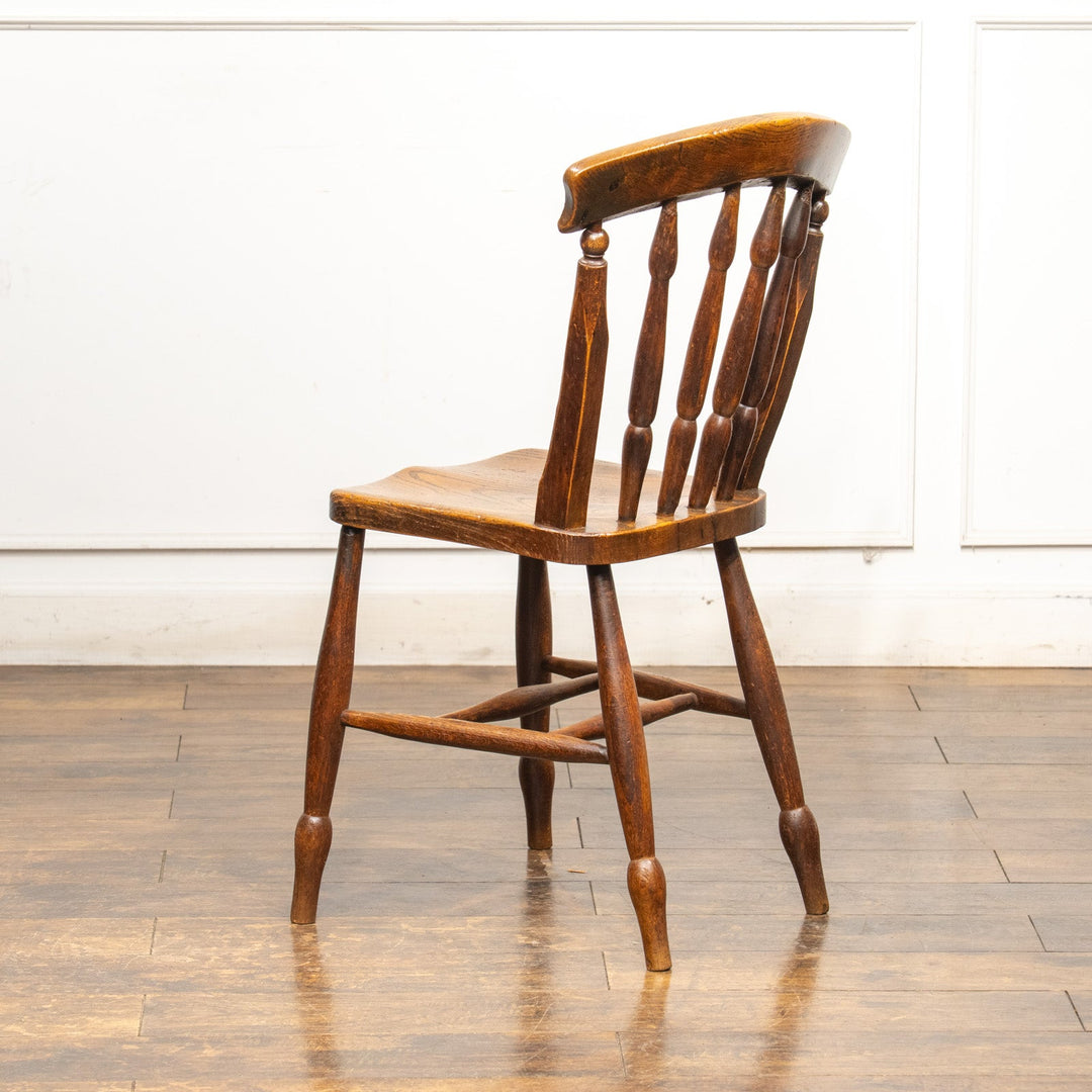 ナチュラルやカントリーテイストなお部屋作りにぴったり スピンドルバック キッチンチェア /25G-4