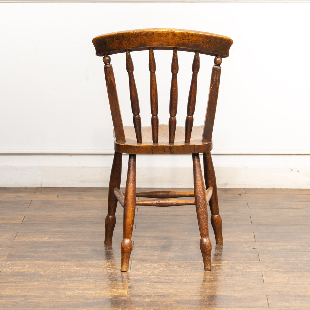 ナチュラルやカントリーテイストなお部屋作りにぴったり スピンドルバック キッチンチェア /25G-4