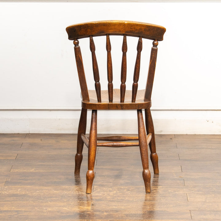 ナチュラルやカントリーテイストなお部屋作りにぴったり スピンドルバック キッチンチェア /25G-4