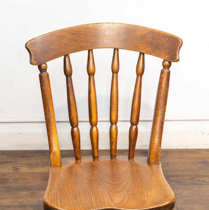 ナチュラルやカントリーテイストなお部屋作りにぴったり スピンドルバック キッチンチェア /25G-4