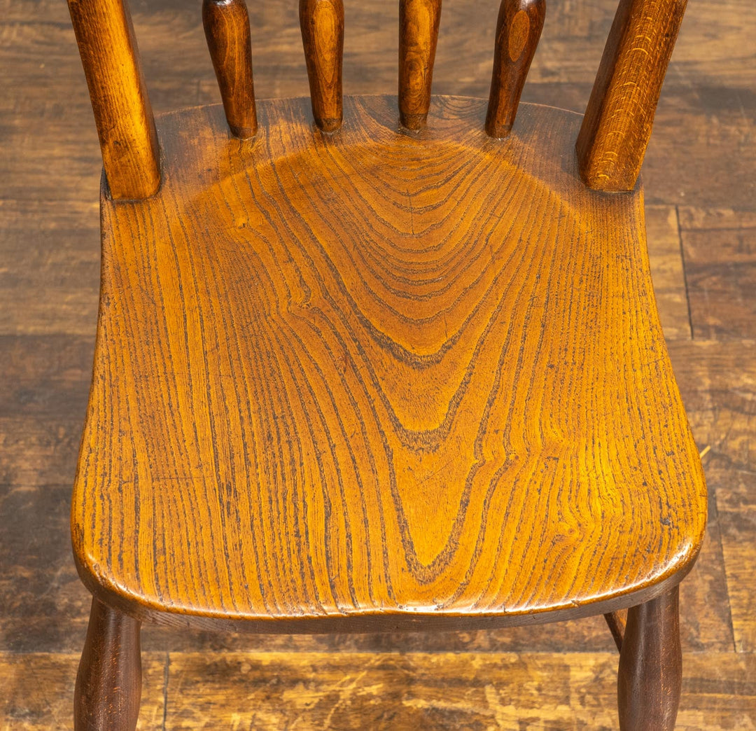 ナチュラルやカントリーテイストなお部屋作りにぴったり スピンドルバック キッチンチェア /25G-4