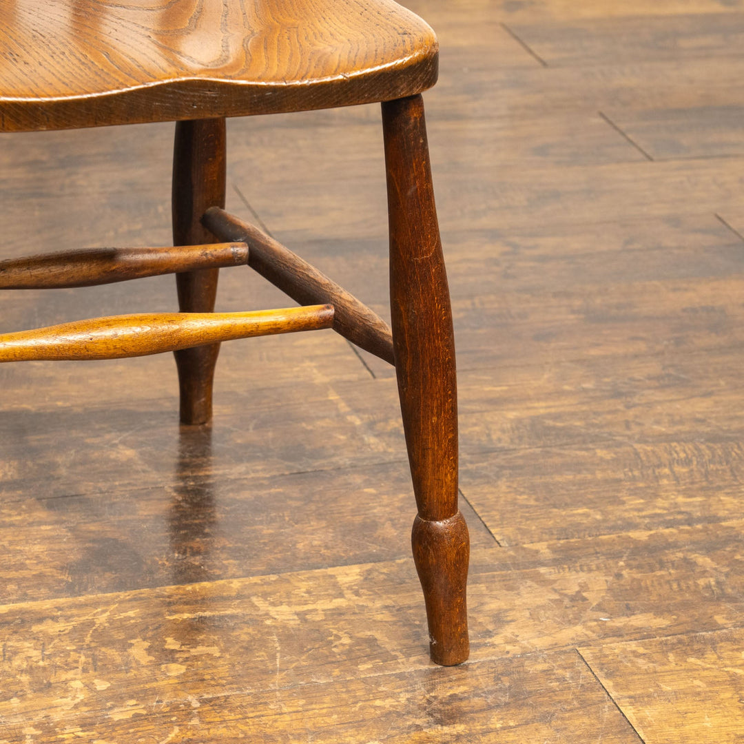 ナチュラルやカントリーテイストなお部屋作りにぴったり スピンドルバック キッチンチェア /25G-4