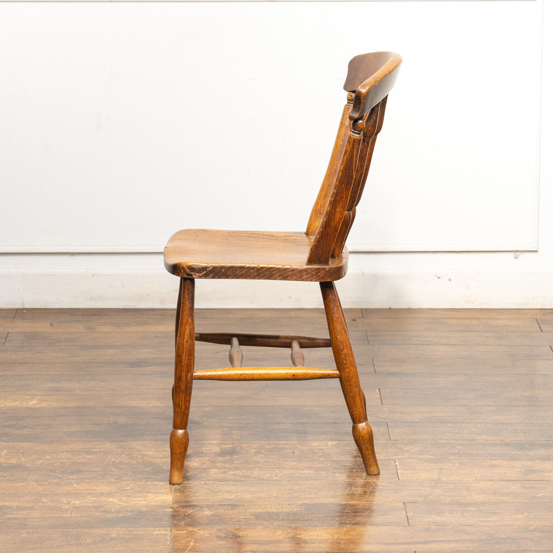 ナチュラルやカントリーテイストなお部屋作りにぴったり スピンドルバック キッチンチェア /25G-5