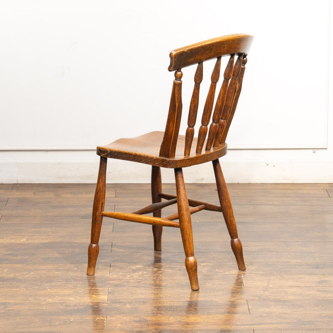 ナチュラルやカントリーテイストなお部屋作りにぴったり スピンドルバック キッチンチェア /25G-5