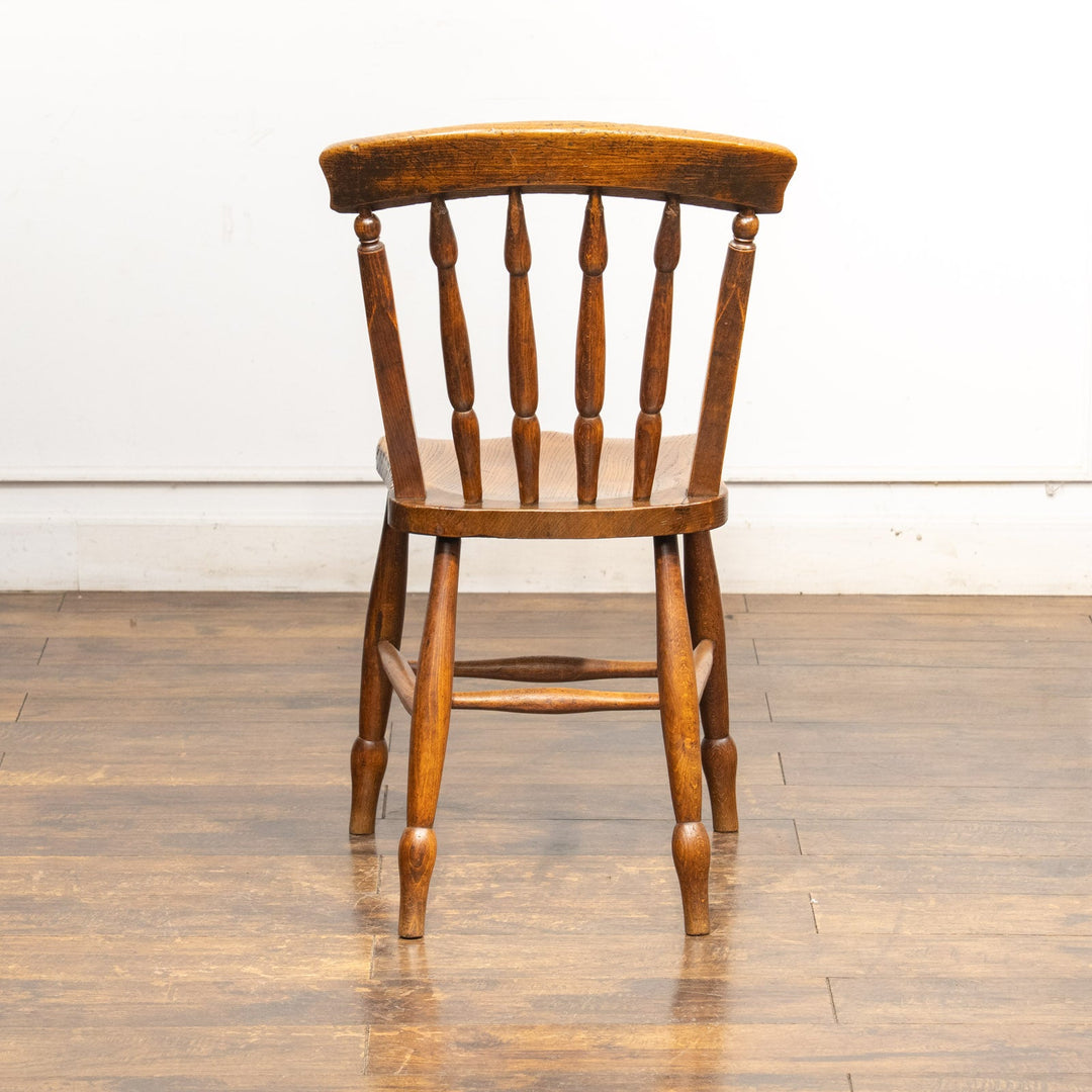 ナチュラルやカントリーテイストなお部屋作りにぴったり スピンドルバック キッチンチェア /25G-5