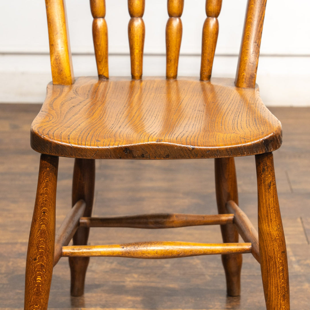 ナチュラルやカントリーテイストなお部屋作りにぴったり スピンドルバック キッチンチェア /25G-5