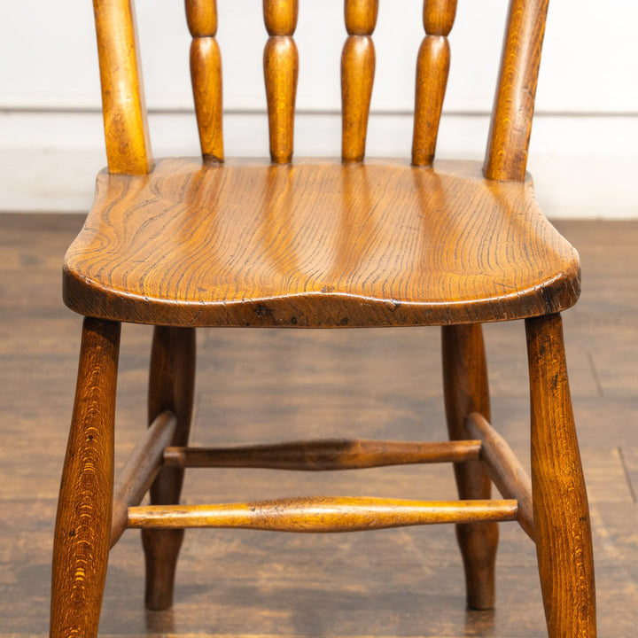 ナチュラルやカントリーテイストなお部屋作りにぴったり スピンドルバック キッチンチェア /25G-5