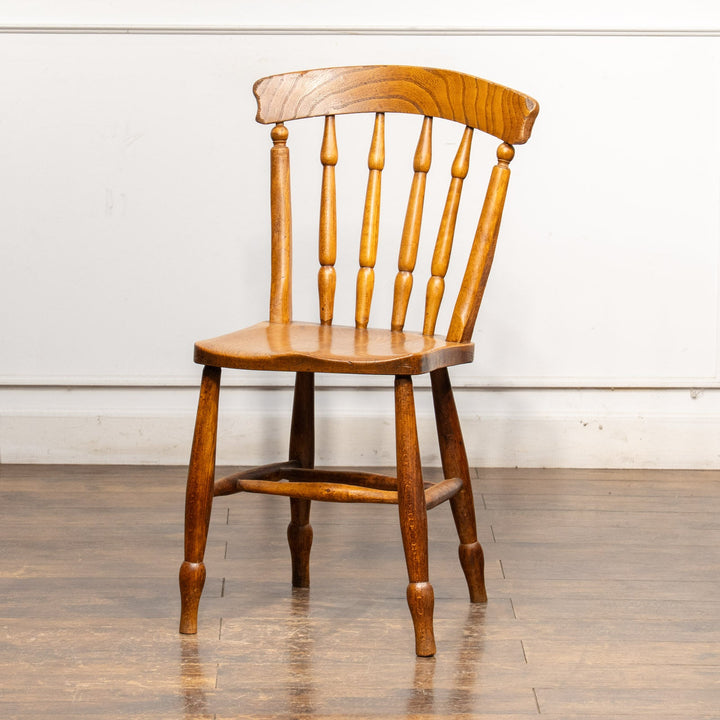ナチュラルやカントリーテイストなお部屋作りにぴったり スピンドルバック キッチンチェア /25G-6