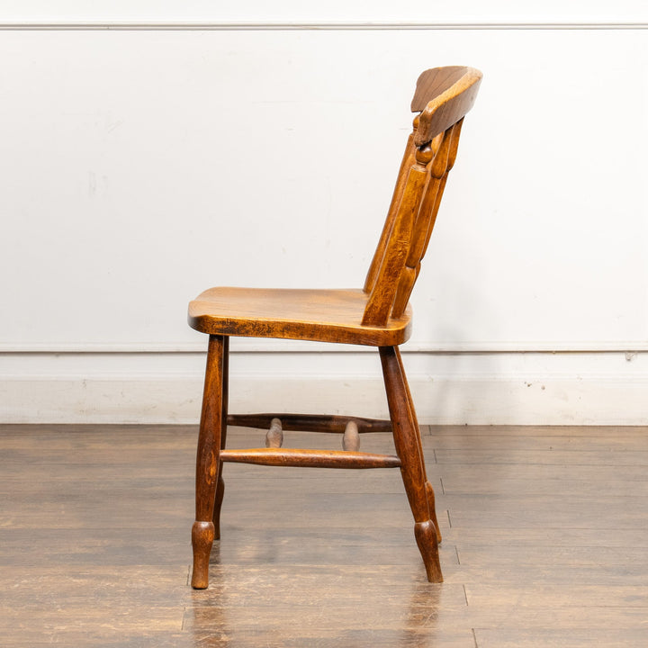 ナチュラルやカントリーテイストなお部屋作りにぴったり スピンドルバック キッチンチェア /25G-6