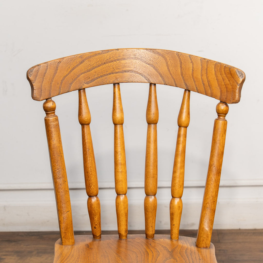 ナチュラルやカントリーテイストなお部屋作りにぴったり スピンドルバック キッチンチェア /25G-6