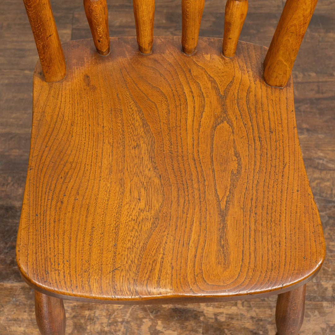 ナチュラルやカントリーテイストなお部屋作りにぴったり スピンドルバック キッチンチェア /25G-6