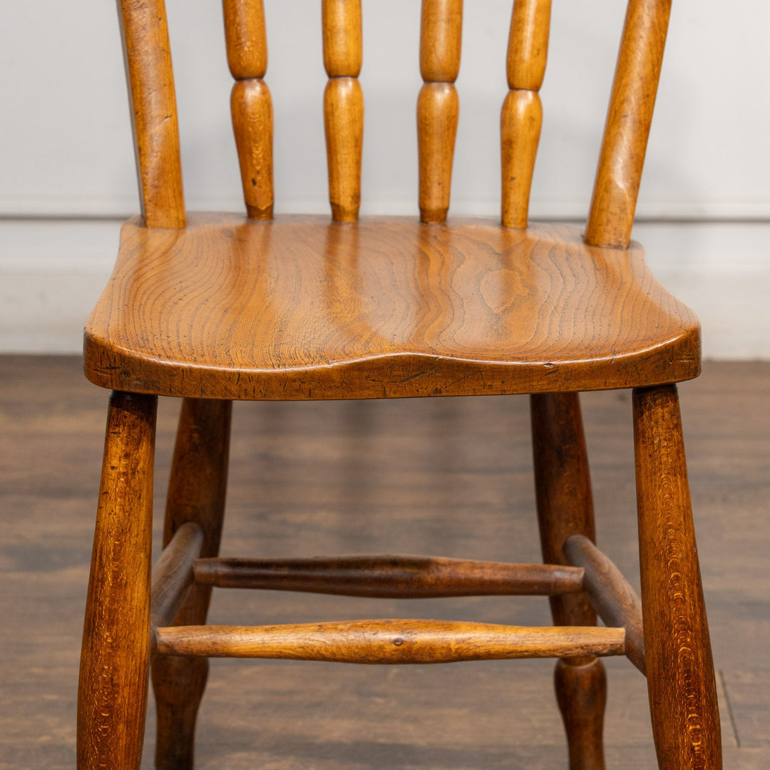 ナチュラルやカントリーテイストなお部屋作りにぴったり スピンドルバック キッチンチェア /25G-6