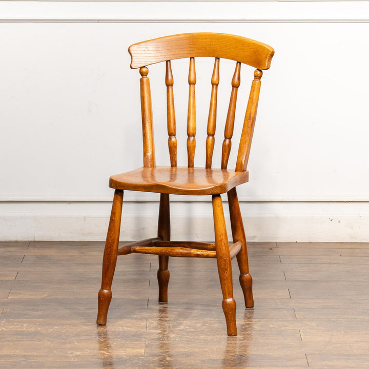 ナチュラルやカントリーテイストなお部屋作りにぴったり スピンドルバック キッチンチェア /25G-7