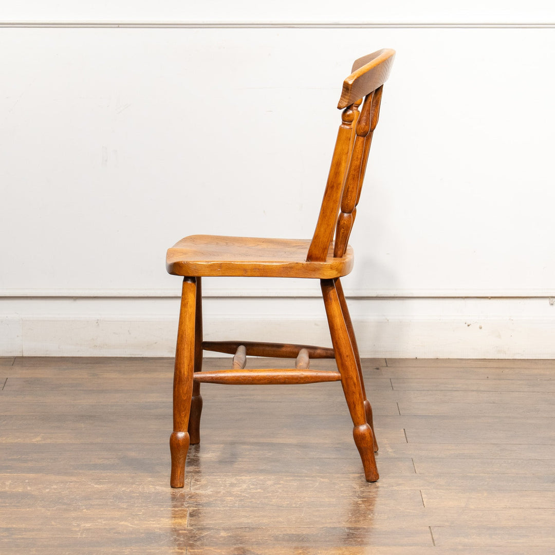 ナチュラルやカントリーテイストなお部屋作りにぴったり スピンドルバック キッチンチェア /25G-7