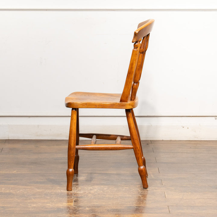 ナチュラルやカントリーテイストなお部屋作りにぴったり スピンドルバック キッチンチェア /25G-7