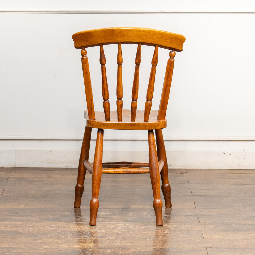 ナチュラルやカントリーテイストなお部屋作りにぴったり スピンドルバック キッチンチェア /25G-7