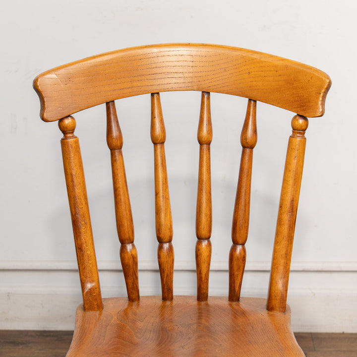 ナチュラルやカントリーテイストなお部屋作りにぴったり スピンドルバック キッチンチェア /25G-7