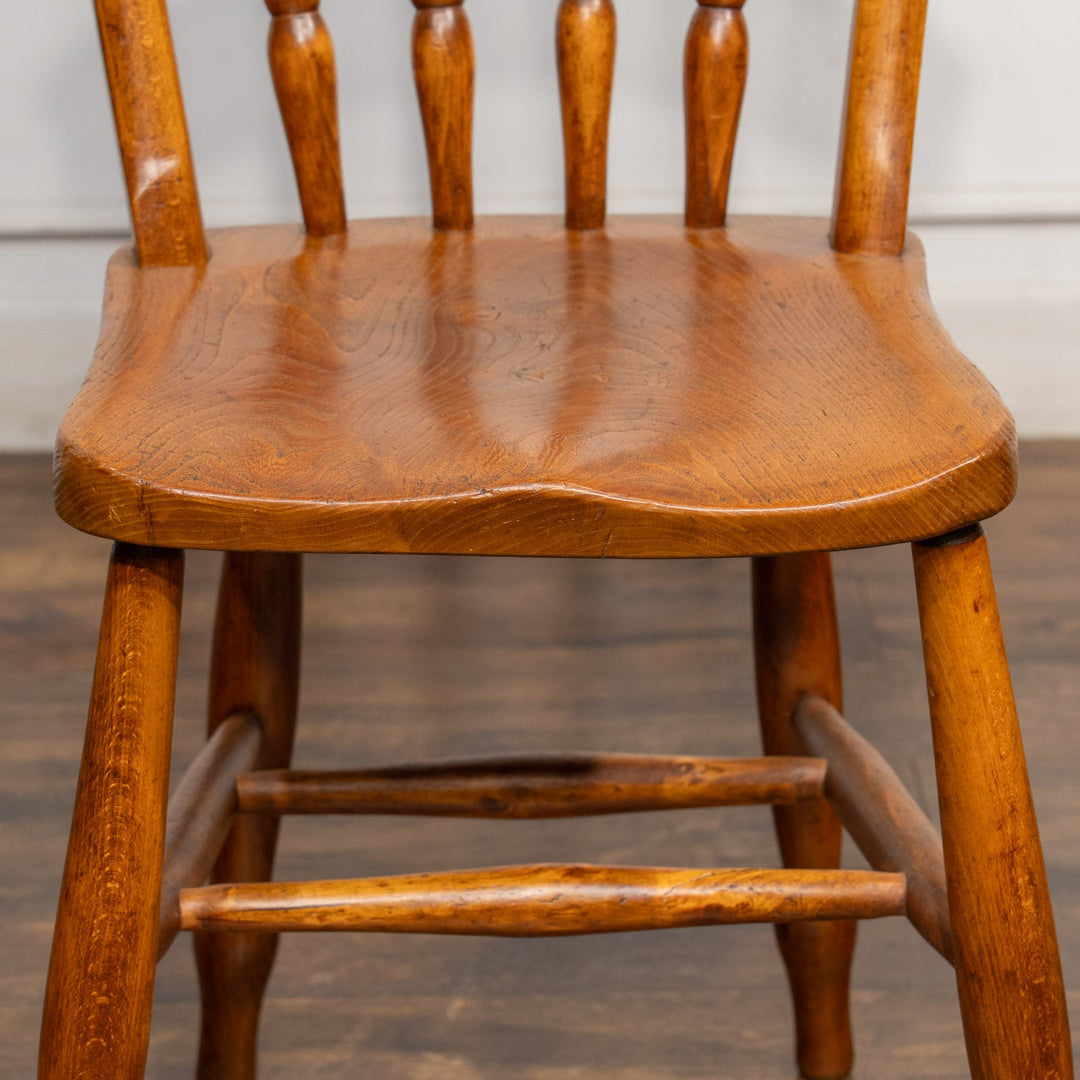 ナチュラルやカントリーテイストなお部屋作りにぴったり スピンドルバック キッチンチェア /25G-7