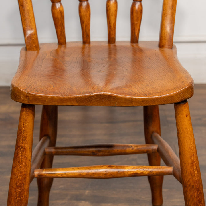 ナチュラルやカントリーテイストなお部屋作りにぴったり スピンドルバック キッチンチェア /25G-7