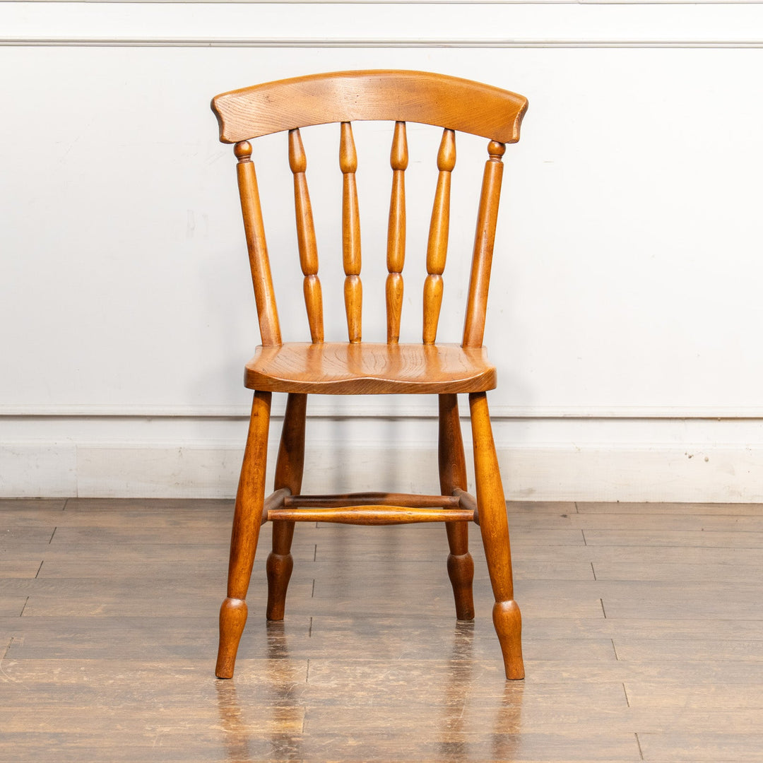ナチュラルやカントリーテイストなお部屋作りにぴったり スピンドルバック キッチンチェア /25G-8