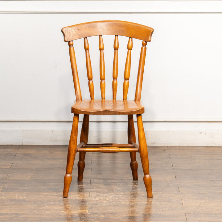 ナチュラルやカントリーテイストなお部屋作りにぴったり スピンドルバック キッチンチェア /25G-8