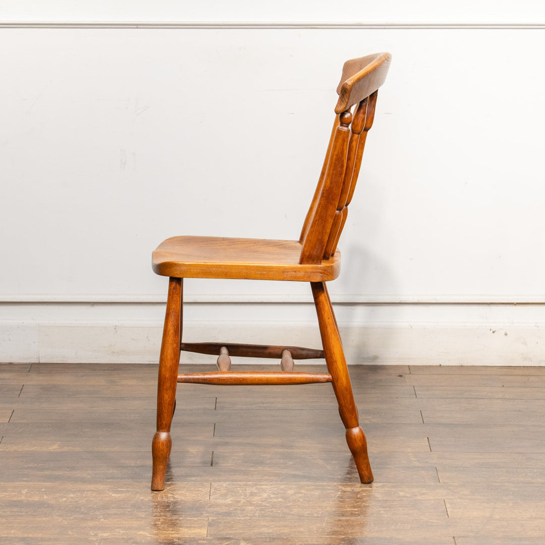 ナチュラルやカントリーテイストなお部屋作りにぴったり スピンドルバック キッチンチェア /25G-8