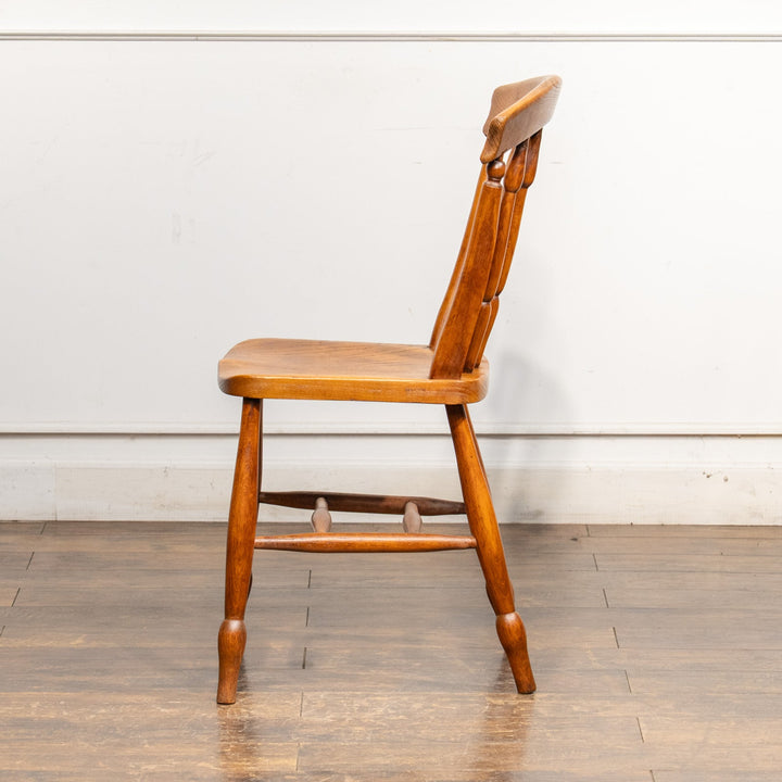 ナチュラルやカントリーテイストなお部屋作りにぴったり スピンドルバック キッチンチェア /25G-8