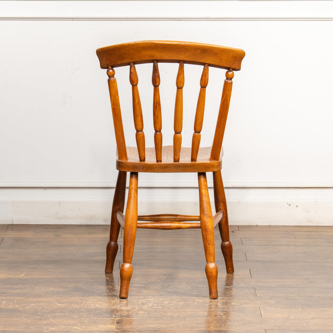 ナチュラルやカントリーテイストなお部屋作りにぴったり スピンドルバック キッチンチェア /25G-8
