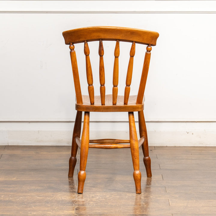 ナチュラルやカントリーテイストなお部屋作りにぴったり スピンドルバック キッチンチェア /25G-8