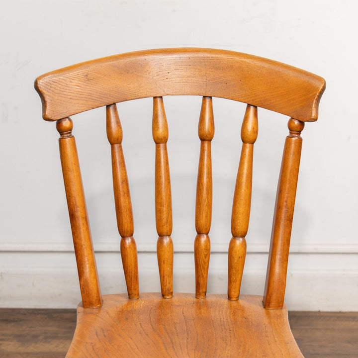 ナチュラルやカントリーテイストなお部屋作りにぴったり スピンドルバック キッチンチェア /25G-8