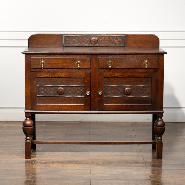 ブラインドブレットワークの繊細な装飾が上品 オーク サイドボード /25G