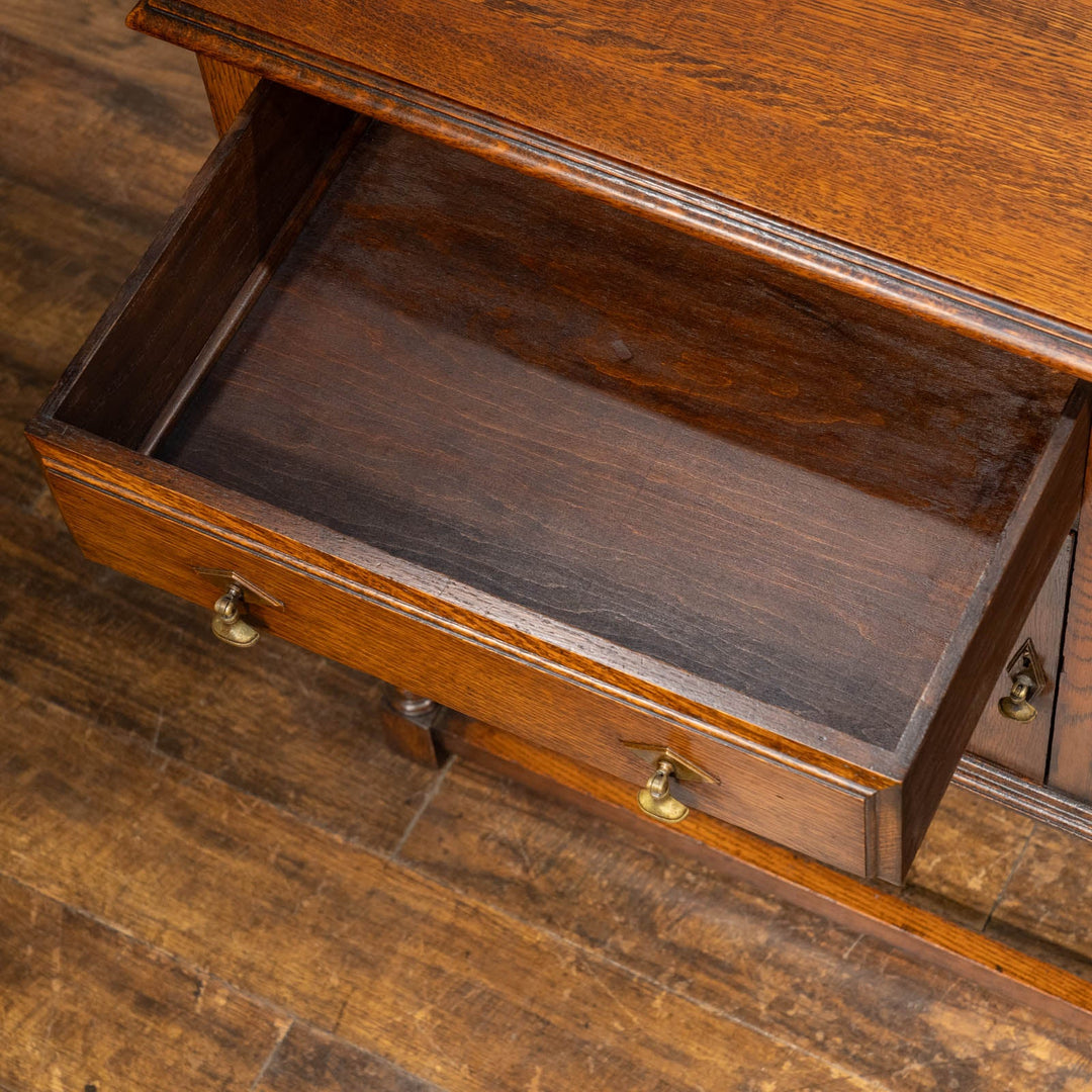 格調高いクラシカルでモダンなデザインが光る オーク サイドボード /25G